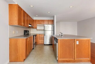 239 Meadowbreeze Dr in Ottawa, ON - Building Photo - Building Photo
