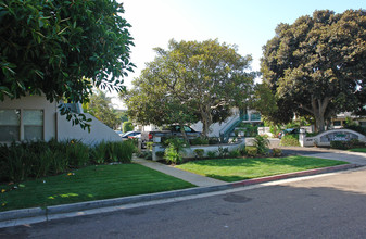 Eaton Gardens Apartments in Oceanside, CA - Building Photo - Building Photo