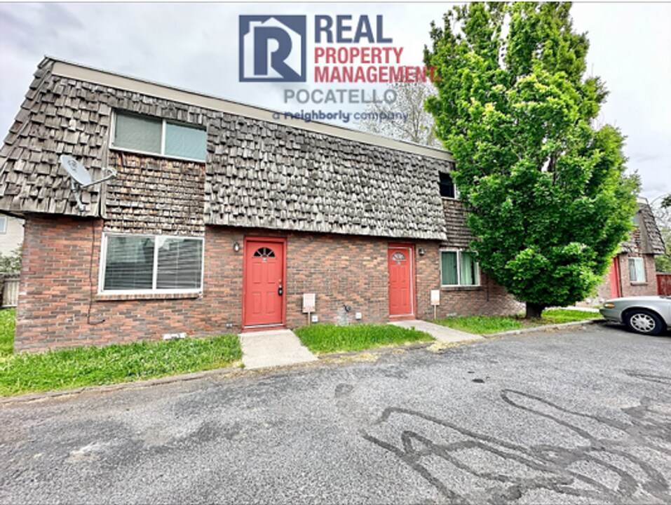 230 W Chubbuck Rd in Pocatello, ID - Building Photo