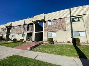 14631 Christine Dr in Whittier, CA - Building Photo - Building Photo