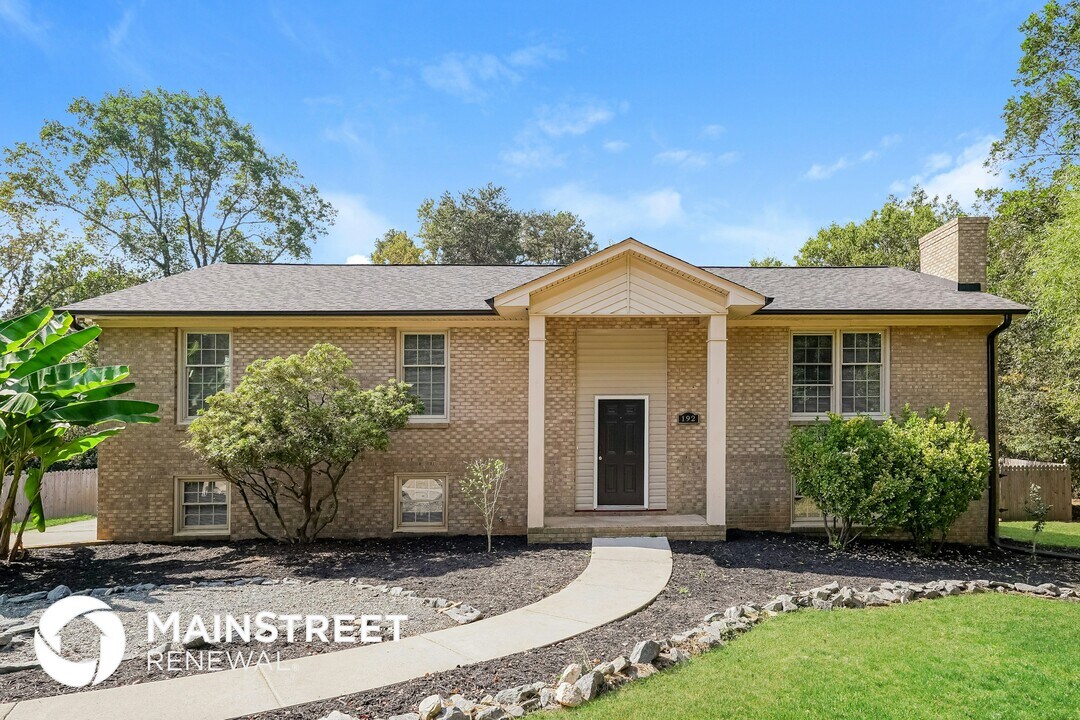 192 Queens Ct in Clemmons, NC - Building Photo