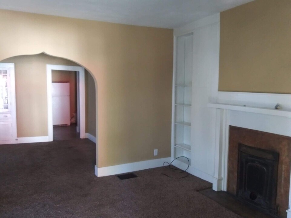 208 W College St in Glasgow, KY - Building Photo