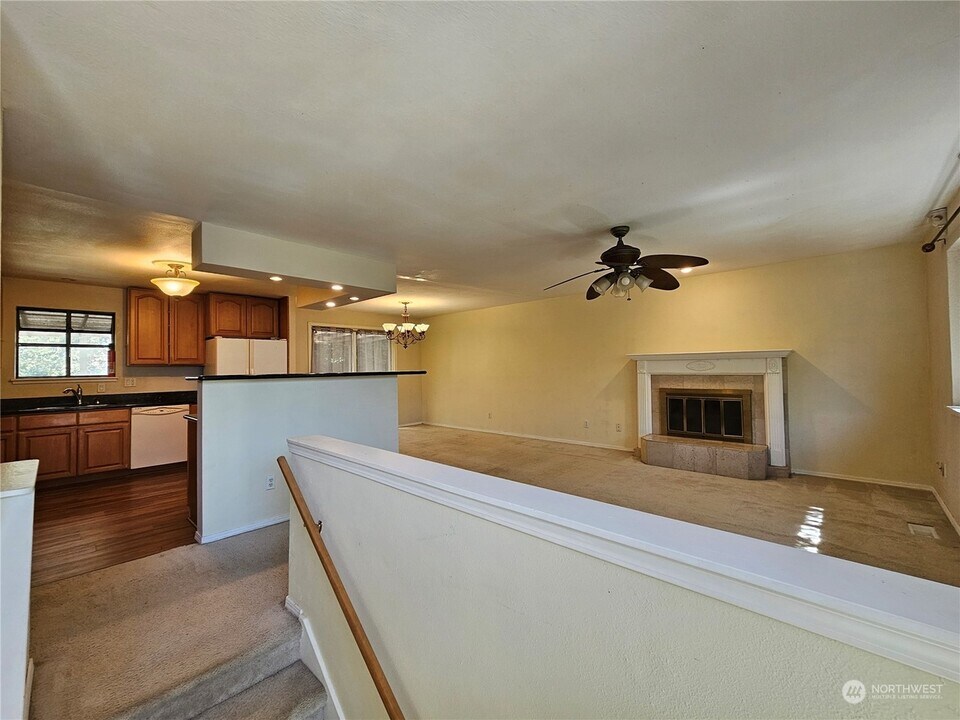 2120 SW 338th St in Federal Way, WA - Building Photo