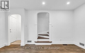 354 Laird Dr in Toronto, ON - Building Photo - Building Photo