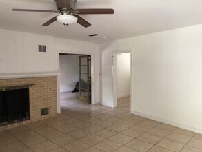 2235 NW 5th Pl in Gainesville, FL - Building Photo - Building Photo