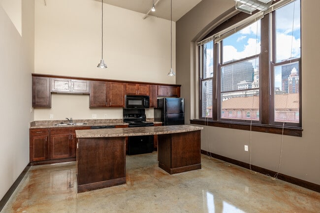 Rumely Lofts in Des Moines, IA - Foto de edificio - Interior Photo