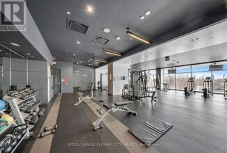 33 Shore Breeze Dr in Toronto, ON - Building Photo - Building Photo