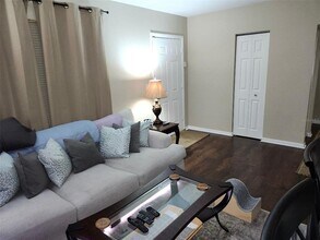 7045 Fireside St in Spring Hill, FL - Building Photo - Building Photo