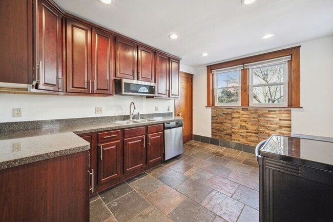 228 Dorchester Ave in Cincinnati, OH - Building Photo - Building Photo
