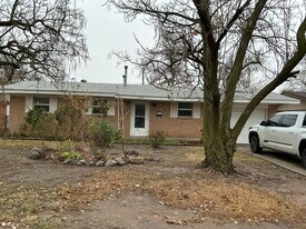 628 SW 12th St in Moore, OK - Building Photo