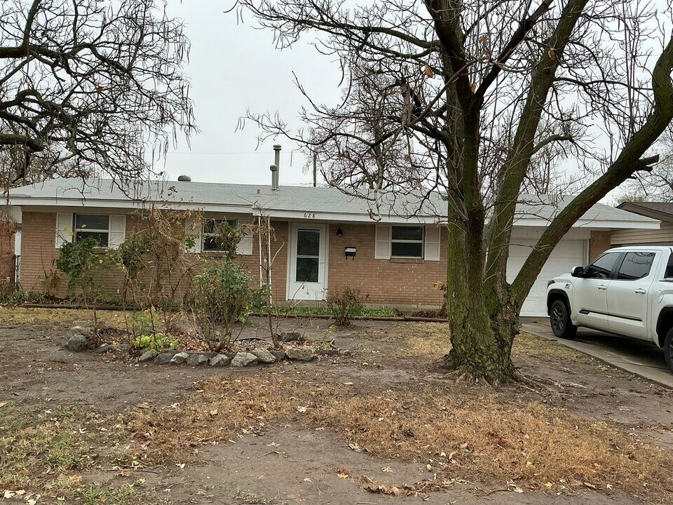 628 SW 12th St in Moore, OK - Building Photo