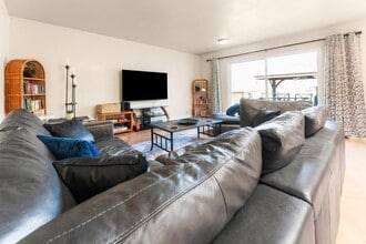 255 Foots Creek Rd in Gold Hill, OR - Building Photo - Building Photo