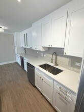 111 E Chestnut St, Unit 16G in Chicago, IL - Foto de edificio - Building Photo