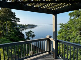 240 Narragansett Ave in East Providence, RI - Building Photo