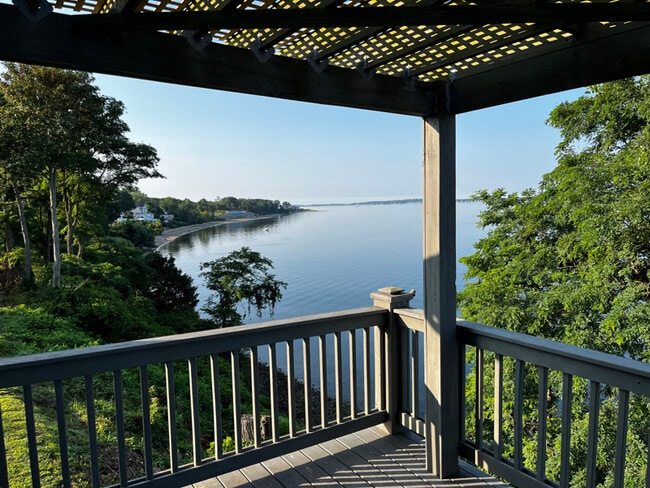 240 Narragansett Ave in East Providence, RI - Building Photo - Building Photo