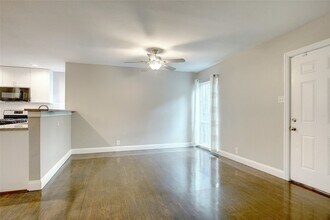 219 Hartsdale Dr in Dallas, TX - Building Photo - Building Photo