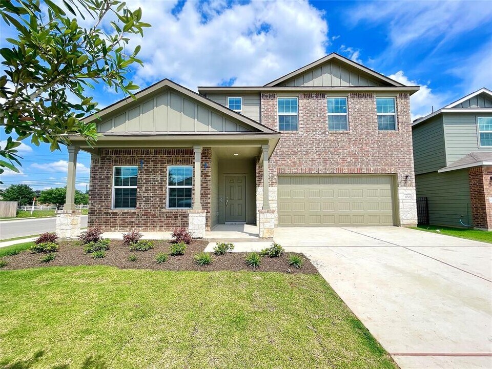 10501 Steinbeck Dr in Austin, TX - Building Photo