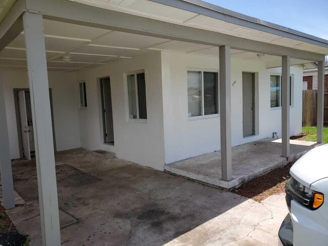 958 W 3rd St in Riviera Beach, FL - Building Photo - Building Photo