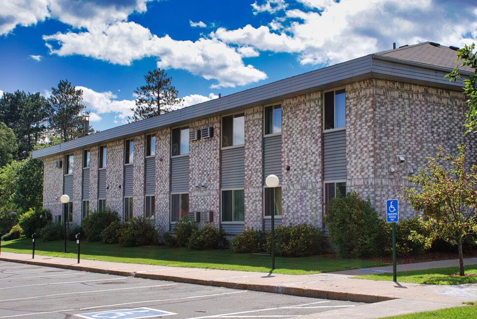 Pine River Square in Pine River, MN - Foto de edificio