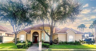 31 N 5th St in McAllen, TX - Building Photo