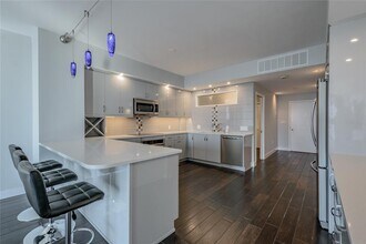 1 Beach Dr SE in St. Petersburg, FL - Building Photo - Building Photo