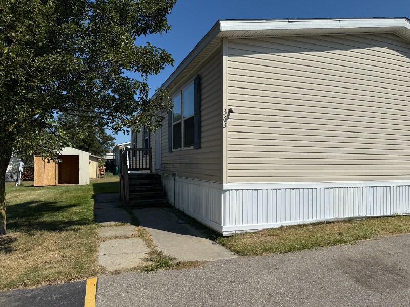 363 Shummard Branch in Oxford, MI - Building Photo