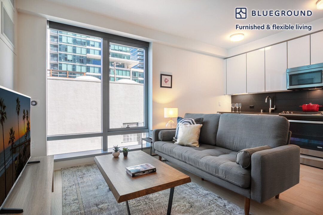 340 Fremont St-Unit -FL3-ID143 in San Francisco, CA - Building Photo