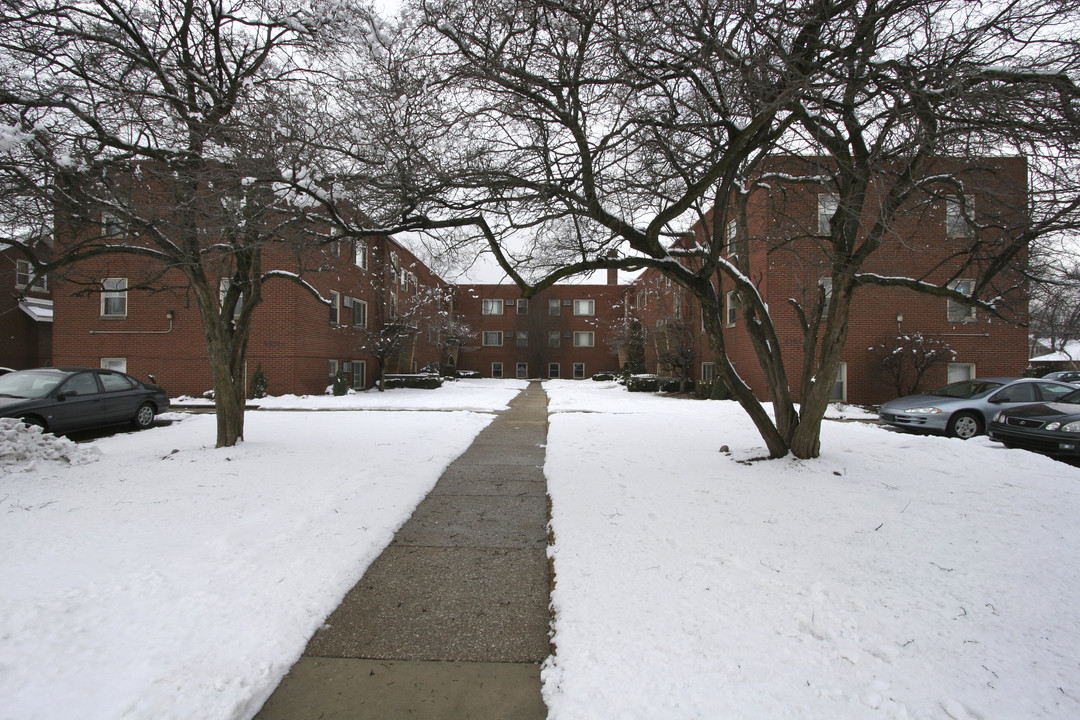 Lawndale Apartments in Hammond, IN - Building Photo