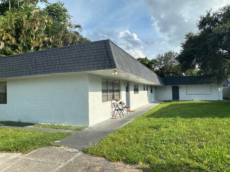 4546 SW 51st St in Fort Lauderdale, FL - Building Photo