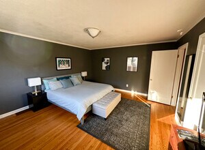 605 SW Moss St in Portland, OR - Building Photo - Building Photo