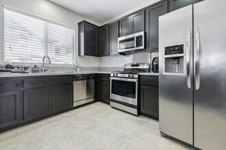 6958 Stanza Ct in Fontana, CA - Building Photo - Building Photo