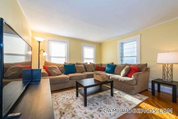 199 Mt Auburn St
