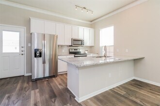 9845 Crescent Cove Dr in Montgomery, TX - Building Photo - Building Photo