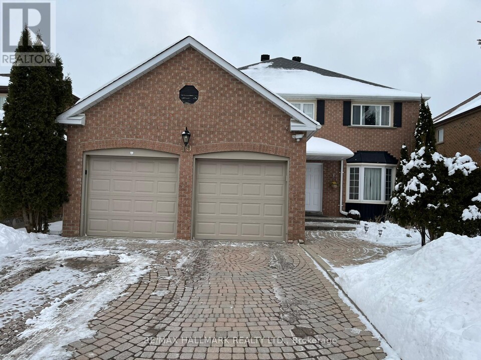 19 Beasley Dr in Richmond Hill, ON - Building Photo