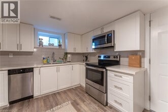 77 W 4th St in Hamilton, ON - Building Photo - Building Photo