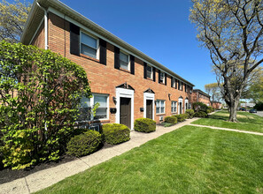 Eden Brooke Townhomes in Columbus, OH - Building Photo - Building Photo