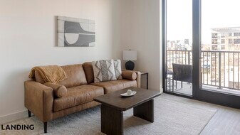 1007 S Mint St, Unit 720 in Charlotte, NC - Building Photo