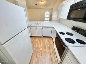 1800 S Edmond St in Las Vegas, NV - Building Photo - Building Photo