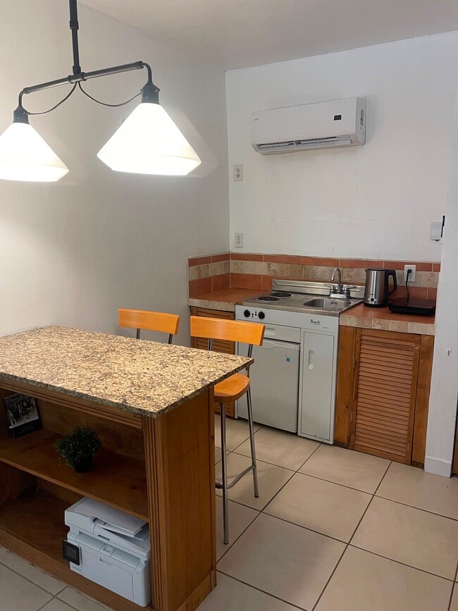 7620 NW 15th St, Unit Studio