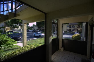 4703 Lucerne Lakes Blvd E in Greenacres, FL - Building Photo - Building Photo