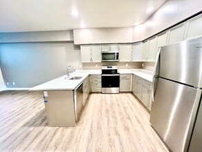 2330 Yakima Ct in Tacoma, WA - Building Photo - Building Photo