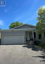 23 Pineway Blvd in Toronto, ON - Building Photo