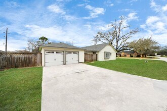 13003 Foxburo Dr in Houston, TX - Building Photo - Building Photo