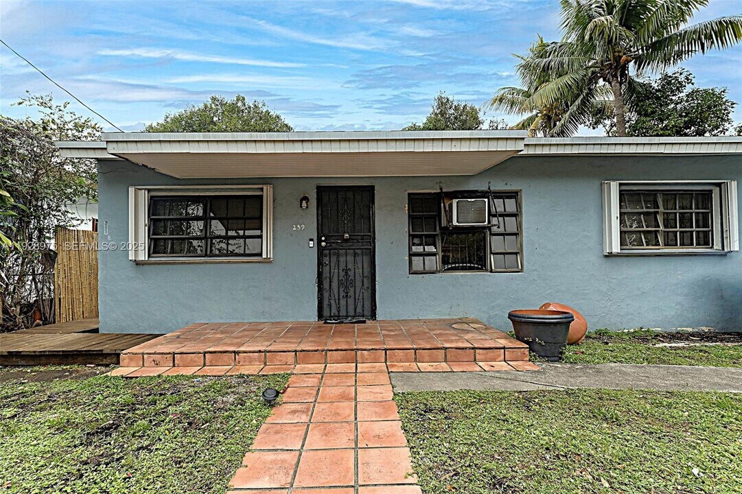 259 NE 56th St in Miami, FL - Foto de edificio