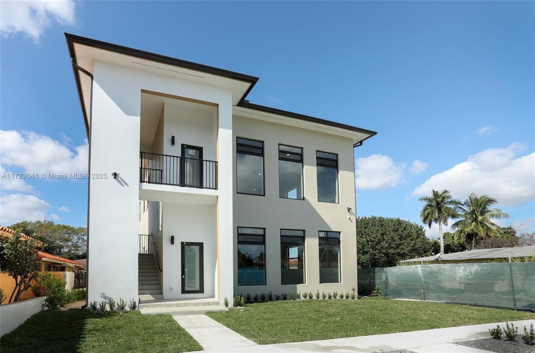 132 SW 35th Ave in Miami, FL - Building Photo