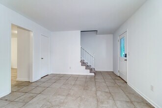 1618 Poinsettia Rd, Unit Unit6 in Charleston, SC - Foto de edificio - Building Photo