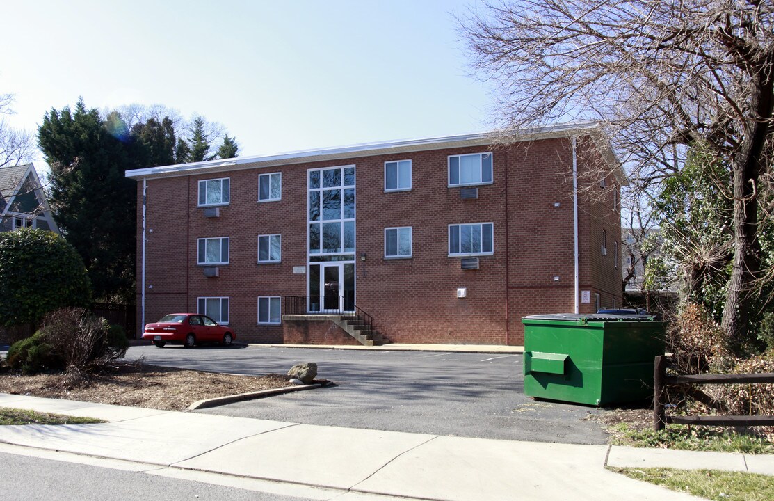 Ivy St. Apartments in Arlington, VA - Building Photo