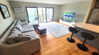 235 Winthrop St, Unit 4408 in Medford, MA - Foto de edificio - Building Photo