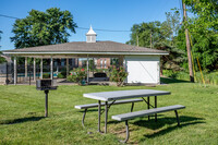 Colonial Gardens in Overland Park, KS - Foto de edificio - Building Photo