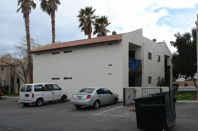 4690 W Twain Ave in Las Vegas, NV - Building Photo - Building Photo